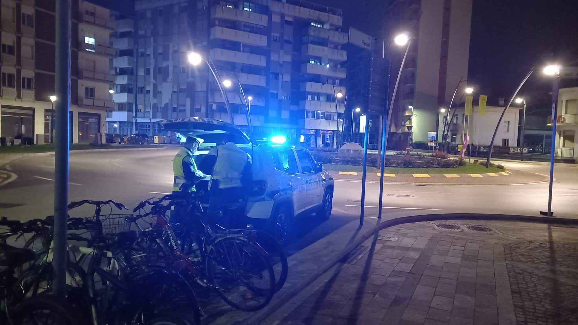 Copertina per Monfalcone, 118 persone controllate in una notte dalla polizia locale